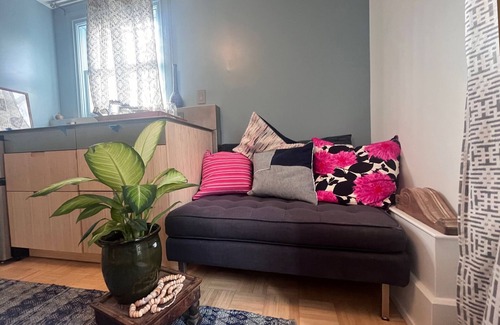 Mission District Apartamento | Thoroughly Modern Victorian Guest Suite on historic Mission District street.