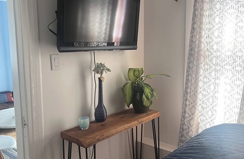 Mission District Apartamento | Thoroughly Modern Victorian Guest Suite on historic Mission District street.