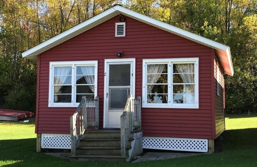 Frontenac Cabaña | Thousand Islands Cottage en la hermosa calle Lawrence River, muelle incluido