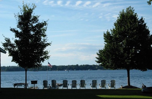 Frontenac Cabaña | Thousand Islands Cottage en la hermosa calle Lawrence River, muelle incluido
