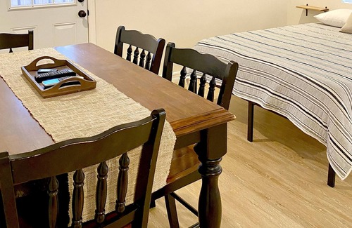 Thousand Oaks Cabaña | Thousand Oaks Studio Guest Cottage
