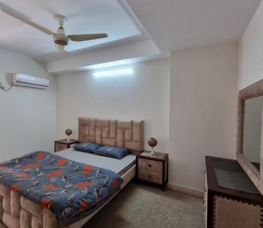 Hassan Abdal Apartamento | Three Bed Attached Bath Netflix Wifi Smart TV Parking Near Airport