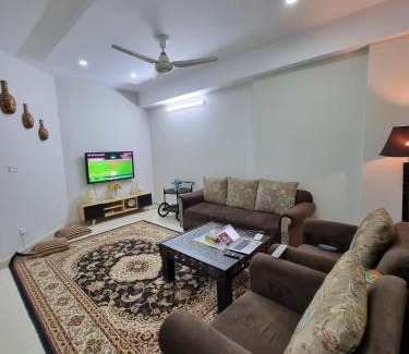 Hassan Abdal Apartamento | Three Bed Attached Bath Netflix Wifi Smart TV Parking WFH Desk