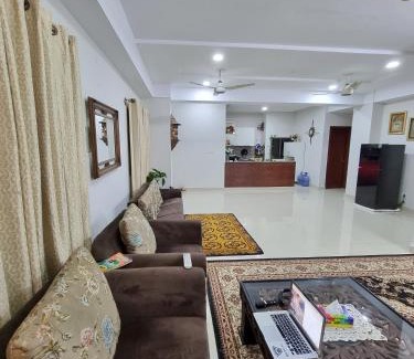 Hassan Abdal Apartamento | Three Bed Attached Bath Netflix Wifi Smart TV Parking WFH Desk
