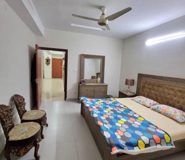 Hassan Abdal Apartamento | Three Bed Attached Bath Netflix Wifi Smart TV Parking WFH Desk