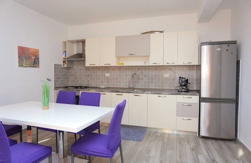Seget Vranjica Apartamento | Apartamento de tres habitaciones con terraza y vista al mar Seget Vranjica, Trogir (A-17989-a)