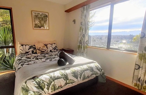 Cashmere Apartamento | Sherwood Lodge Guest Suite in Unique Treehouse with Spectacular Views & Gardens