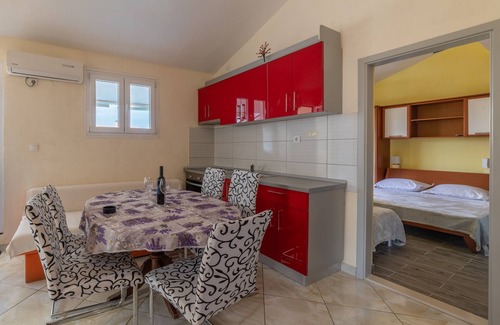Gorinka Apartamento | Apartamento de tres habitaciones con terraza y vista al mar Makarska (A-18898-a)