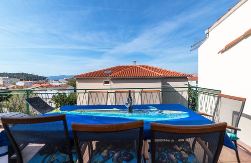 Gorinka Apartamento | Apartamento de tres habitaciones con terraza y vista al mar Makarska (A-18898-a)