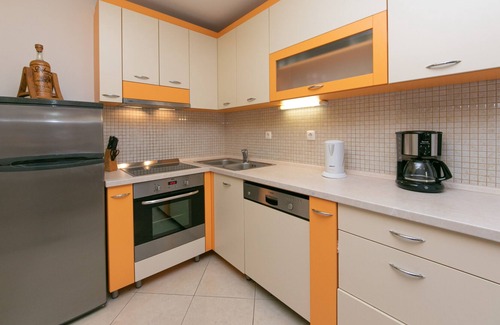 Donja luka Apartamento | Three bedroom apartment with balcony Makarska (A-18160-b)
