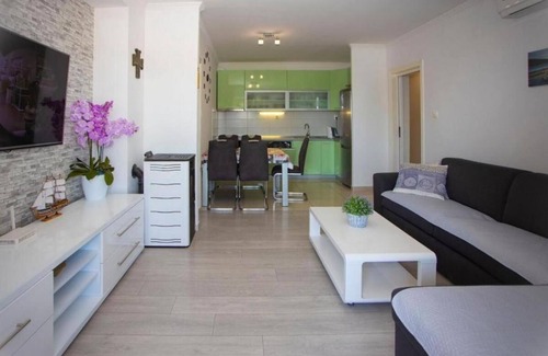 Vrpolje Apartamento | Three bedroom apartment with balcony Makarska (A-20195-a)