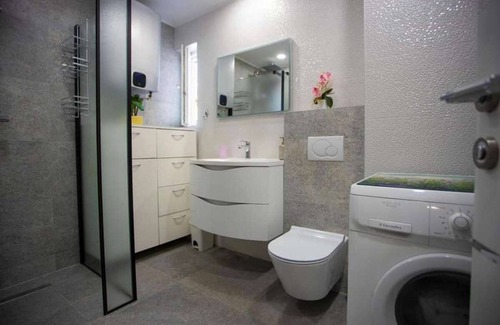 Vrpolje Apartamento | Three bedroom apartment with balcony Makarska (A-20195-a)