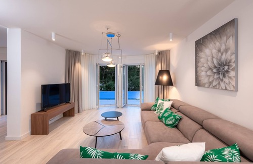 Promajna Apartamento | Apartamento de tres habitaciones con aire acondicionado Promajna, Makarska (A-19144-a)