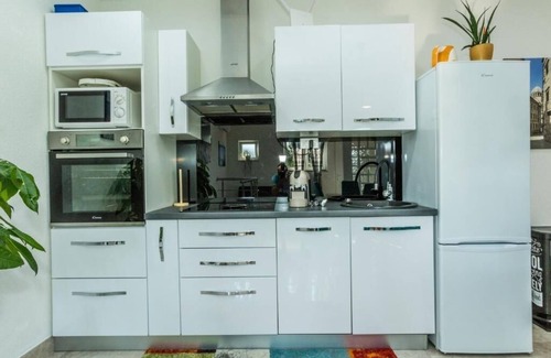 Meterize Apartamento | Apartamento de tres habitaciones con terraza y vista al mar Sibenik (A-22457-a)