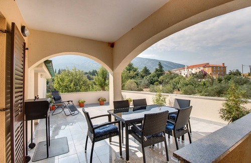 Nerezine Apartamento | Apartamento de tres habitaciones con una terraza Nerezine, Losinj (A-12149-a)
