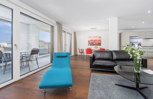 Zweisimmen Nr Gstaad Apartamento | Three Bedroom Apartment in Gstaad with Mountain View