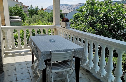 Lopar Apartamento | Apartamento de tres habitaciones con un balcon Lopar, Rab (A-18896-a)