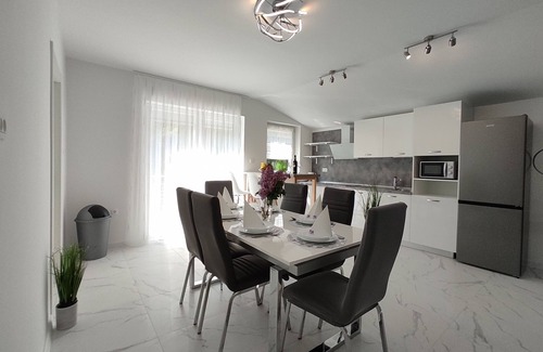 Sarsoni Apartamento | Apartamento de tres habitaciones con una terraza Rijeka (A-18146-b)