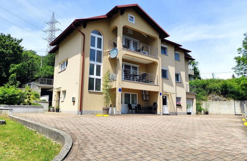 Sarsoni Apartamento | Apartamento de tres habitaciones con una terraza Rijeka (A-18146-b)
