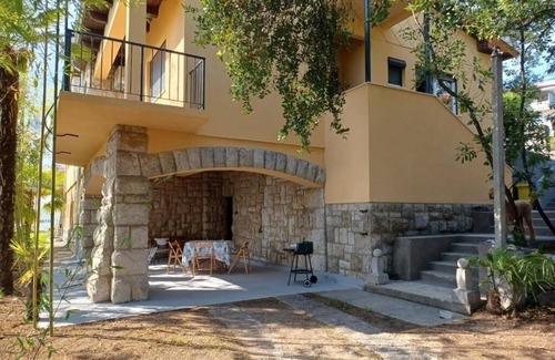 Rijeka Apartamento | Apartamento de tres habitaciones con terraza y vista al mar Rijeka (A-22429-a)