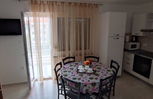 Selce Apartamento | Three-bedroom apartment, center of Selce