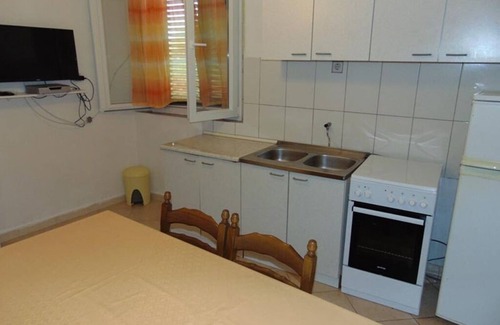 Sucuraj Apartamento | Apartamento de tres habitaciones con balcón y vista al mar Sucuraj, Hvar (A-12887-a)