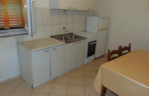 Sucuraj Apartamento | Apartamento de tres habitaciones con balcón y vista al mar Sucuraj, Hvar (A-12887-a)