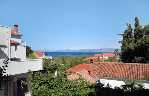 Mirce Apartamento | Apartamento de tres habitaciones con terraza y vista al mar Mirca, Brac (A-5613-a)