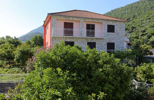 Trpanj Apartamento | Apartamento de tres habitaciones con un balcon Trpanj, Peljesac (A-10148-a)