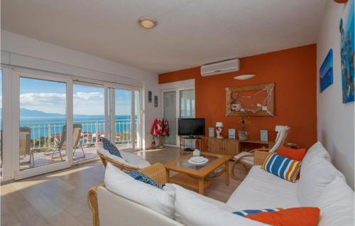 Podaca Apartamento | Three-Bedroom Apartment In Podaca
