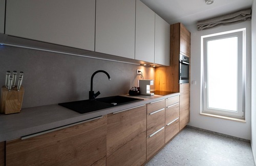 Sezana Apartamento | Three Bedroom Apartment with Balcony and pool