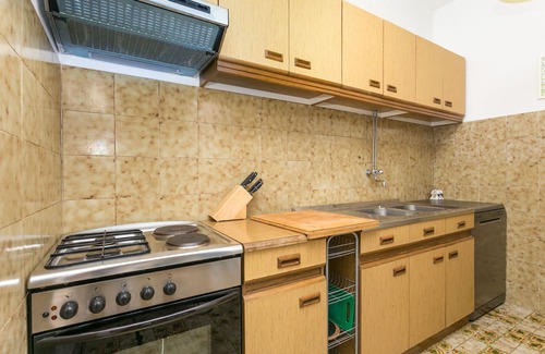 Mirce Apartamento | Apartamento de tres habitaciones con terraza y vista al mar Mirca, Brac (A-732-a)