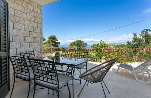 Mirce Apartamento | Apartamento de tres habitaciones con terraza y vista al mar Mirca, Brac (A-732-a)