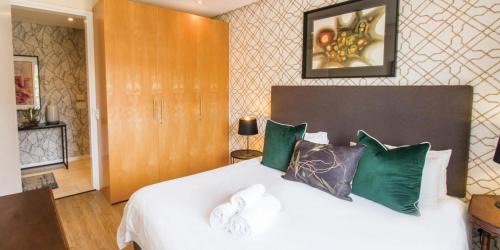 Victoria and Alfred Waterfront Apartamento | Three Bedroom Apartment - fully furnished and equipped
