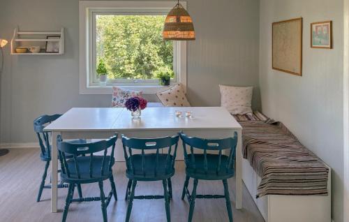 Flekkerøy Casa | Three Bedroom Cozy Home In Flekkerøy