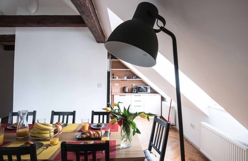 Prague 1 Apartamento | Three bedroom duplex apartment with large living room, two bathrooms and kitchen