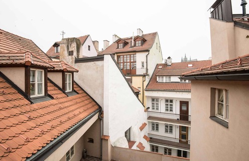 Prague 1 Apartamento | Three bedroom duplex apartment with large living room, two bathrooms and kitchen