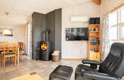 Vejers Strand Casa | Three-Bedroom Holiday home in Vejers Strand 2