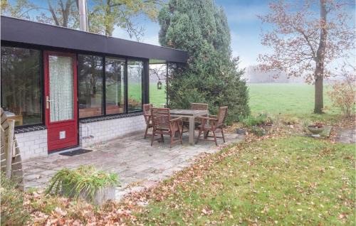 Reutum Casa | Three-Bedroom Holiday Home In Reutum