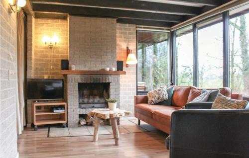 Reutum Casa | Three-Bedroom Holiday Home In Reutum