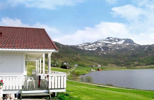 Bostad Casa | Three-Bedroom Holiday home in Leknes 1