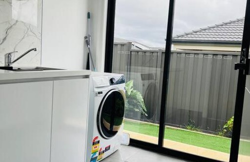 Wallan Casa | Three bedroom home in Wallan with Mountain view