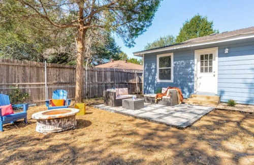 Meadowbrook Casa | Three bedroom house minutes from Ft. Worth and Arlington