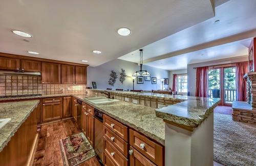 Kirkwood Condominio | Three Bedroom Mountain At Kirkwood Townhouse by RedAwning