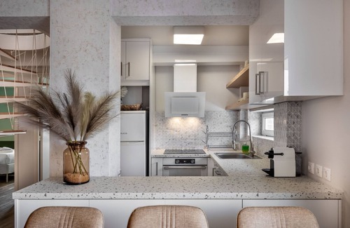 Vouliagmeni Apartamento | Three Bedroom Panoramic Sea View Maisonette by BluPine (Vouliagmeni Stylish)