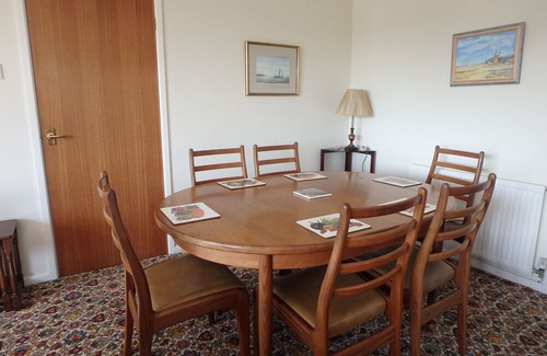 Trearddur Bay Casa | Three bedroom pet friendly bungalow in a quiet location 10 mins walk of beach