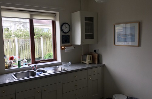 Trearddur Bay Casa | Three bedroom pet friendly bungalow in a quiet location 10 mins walk of beach