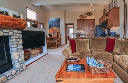 Mammoth Lakes Condominio | ¡Nuevo listado! 3 dormitorios Snowcreek V Condo / Espectacular vista de Mammoth Mountain!