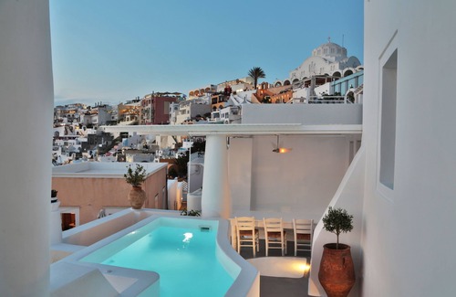 Fira Villa | Villa de tres dormitorios con vista a la caldera, jacuzzi, teracce (NUEVO)
