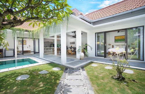 Laksmana Villa | Three bedrooms private Pool at Seminyak walking distance to Beaches